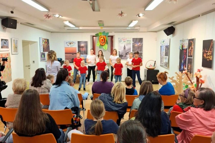 3-4.jpg, dan jabuka - Copy