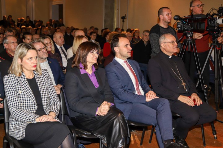 615906825_1702927441106800_1131192989789328108_n