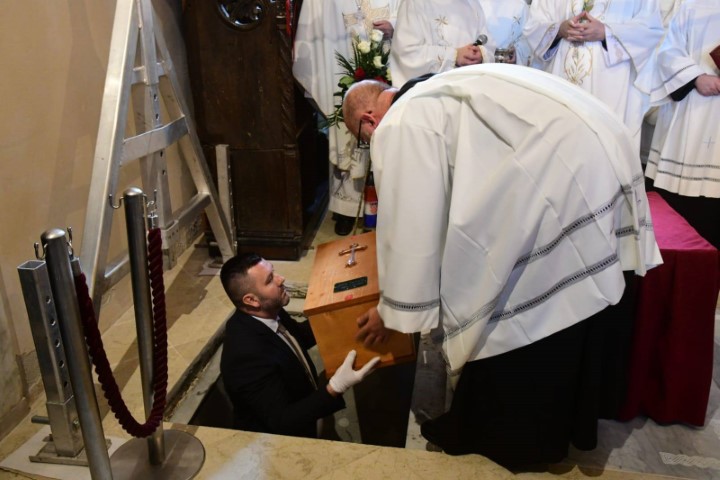 617014360_1702926271106917_11063786651160895_n