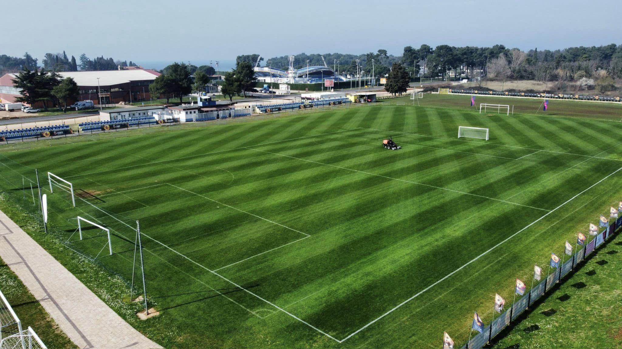 431864455_920934886704110_1729895299212671599_n.jpg, umag trophy