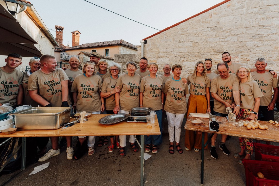 759373310_1738976684672818_1644963002883409130_n.jpg, gramperijada ljudi