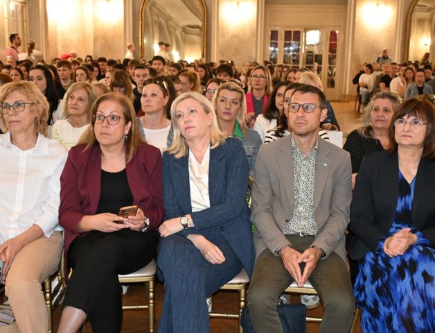 medicinska_skola_dan_skole_1.jpg__720x550_q85_crop_subsampling-2_upscale