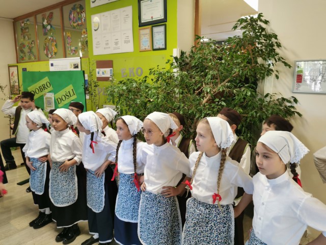 Doček Aurikinih učenika.jpg, beseda