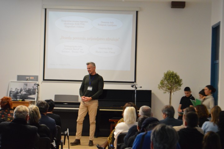 Gospodin Roman.JPG, beseda