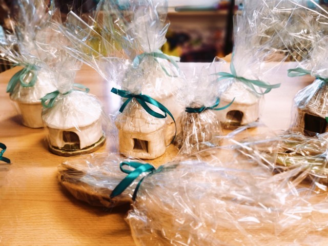 Kažuni i listovi maslina_pokloni Likovne grupe.jpg, beseda