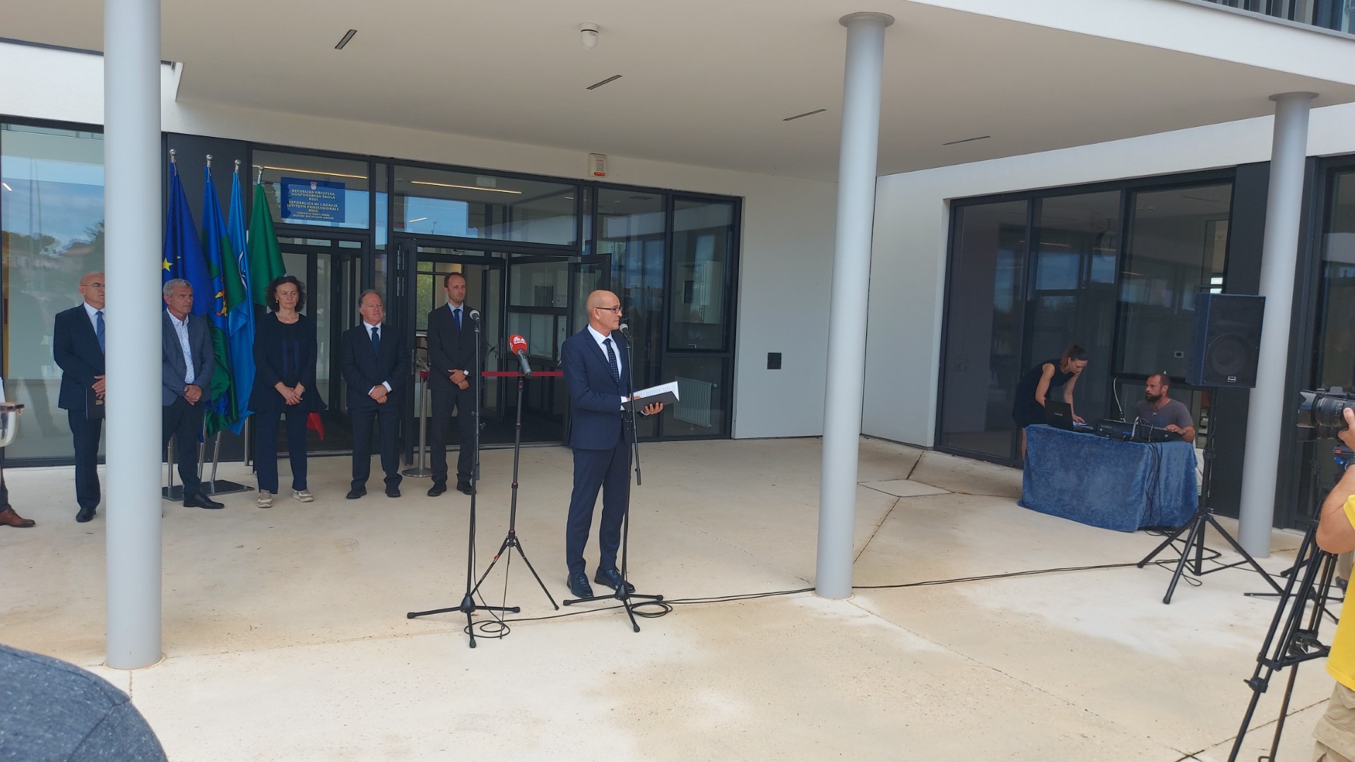 s&scaron;, 9.9., 6_1