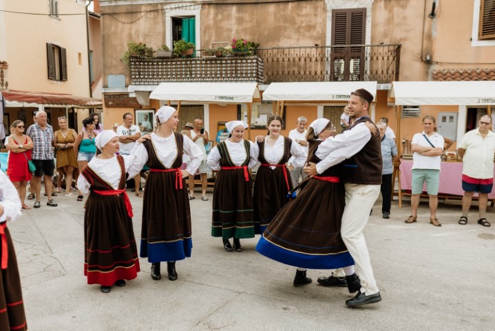U bojama tradicije2 (2)