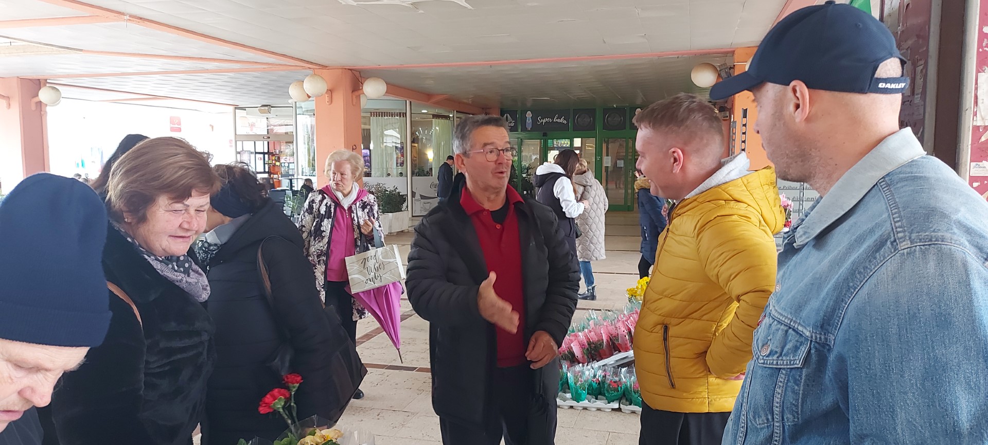 paretić i ids, dan žena