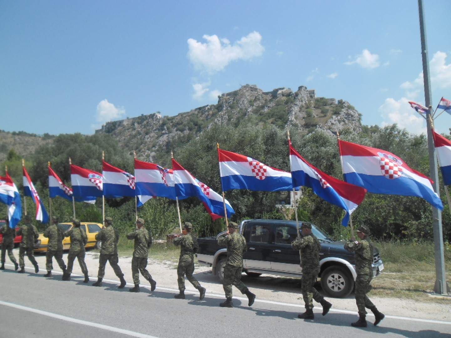 U Kninu na proslavi danas cijeli državni vrh, među sudionicima po prvi put i predstavnik srpske manjine