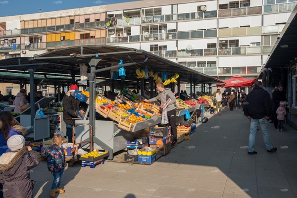 Mnogi Puljani ili Puležani najprije pogledaju cijene, okrenu se i odu, rijetki su oni  koji kupe”