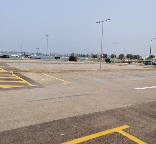 Negdje je zaškripilo oko parkinga ili ti rampa se nije podiglaNegdje je zaškripilo oko parkinga ili ti rampa se nije podigla