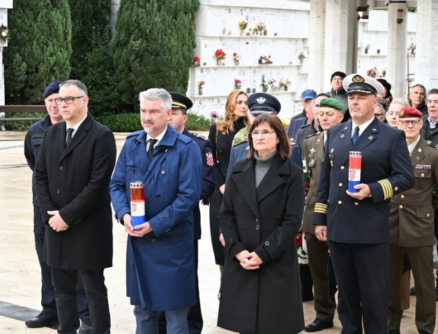 Položeni vijenci povodom Dana sjećanja na žrtve Domovinskog rata i Dana sjećanja na žrtvu Vukovara i Škabrnje  