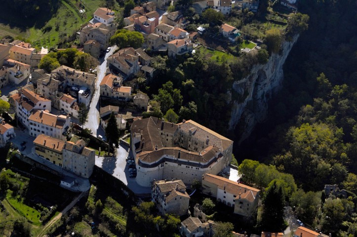 Iz ciklusa o istarskim kaštelima. Upoznajte kaštel u Pazinu. 