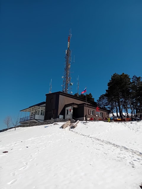 Uspon na Slavnik: susreti, pogledi i duh planinara