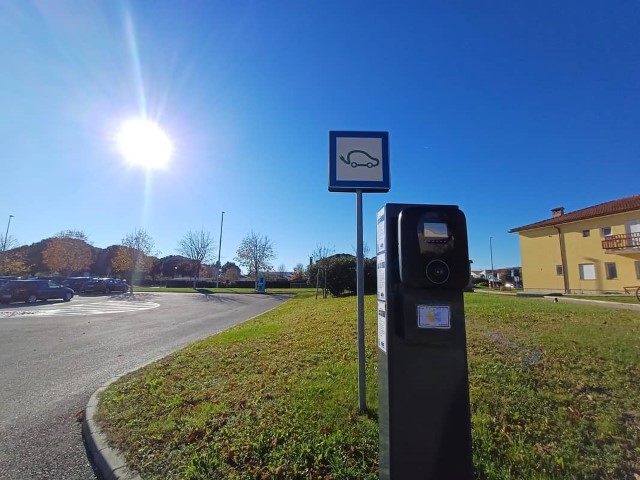 Novigrad: Nakon vandalskog oštećenja, punionice za električna vozila opet u funkciji!